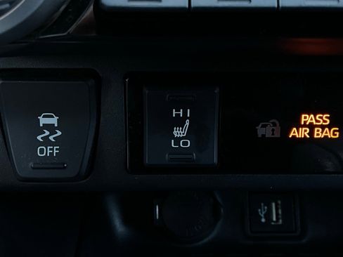 Used 2025 Toyota RAV4 XLE image 28