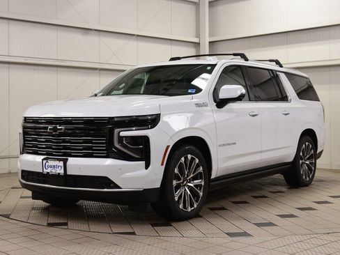 New 2026 Chevrolet Suburban High Country image 3