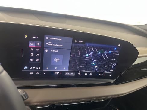 Certified 2025 Audi Q6 e-tron Premium w/ Convenience Package image 19