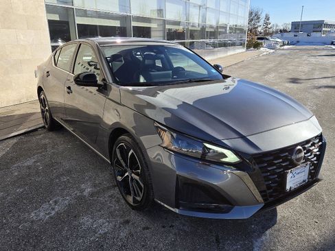 Used 2024 Nissan Altima 2.5 SR w/ SR Premium Package image 15