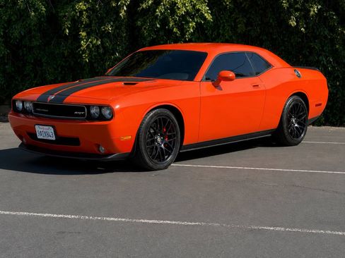Used 2009 Dodge Challenger SRT8 w/ SRT Option Group II RWD image 3