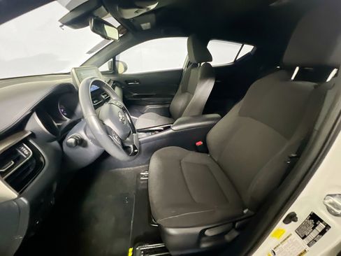 Used 2019 Toyota C-HR XLE image 14