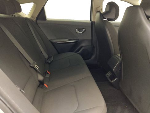 Used 2025 Kia K4 FWD image 19