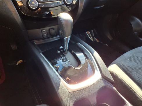 Used 2016 Nissan Rogue SV image 11