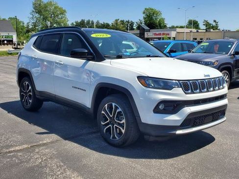 Used 2023 Jeep Compass Limited AWD/4WD image 2