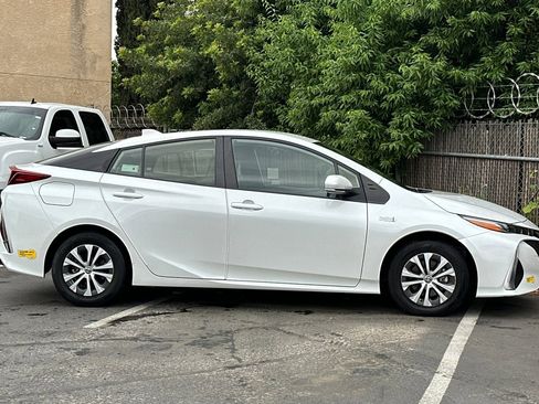 Used 2022 Toyota Prius Prime XLE image 7