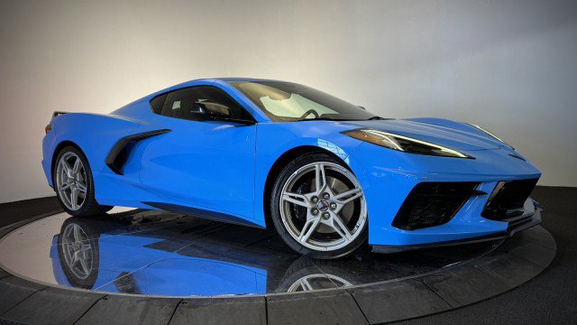 Used 2024 Chevrolet Corvette Stingray Premium Cpe w/ Z51 Performance Package RWD image 17
