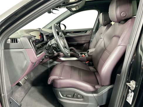 Certified 2025 Porsche Cayenne S AWD/4WD image 5