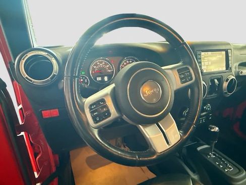 Used 2015 Jeep Wrangler Unlimited Rubicon AWD/4WD image 12
