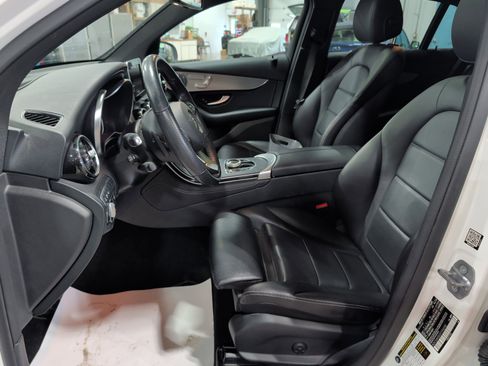 Used 2019 Mercedes-Benz GLC 300 4MATIC Coupe image 7