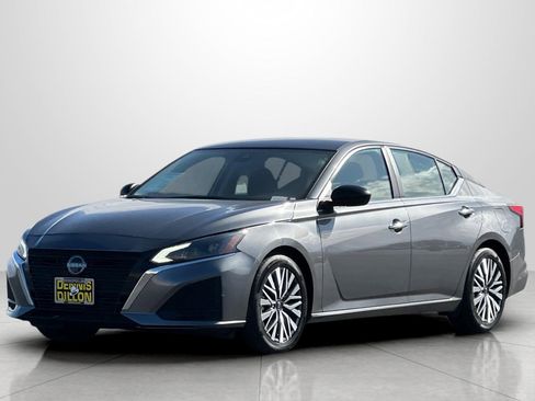 Used 2024 Nissan Altima 2.5 SV image 9