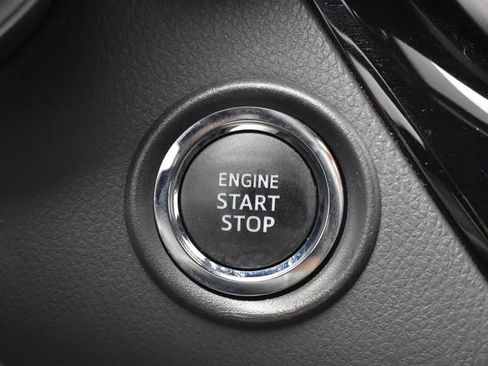 Used 2022 Toyota C-HR XLE image 28