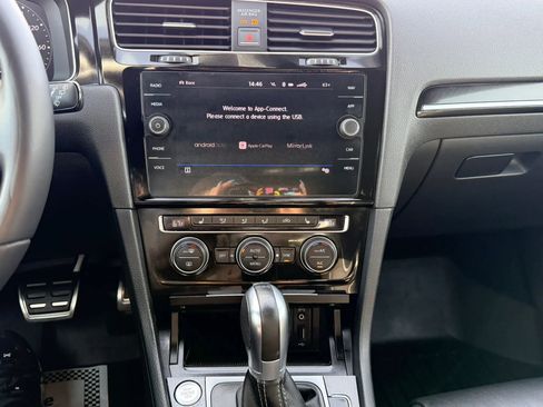 Used 2018 Volkswagen Golf 4-Door AWD/4WD image 21