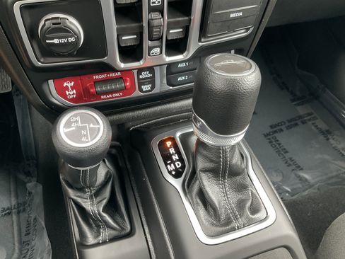 Used 2026 Jeep Gladiator Rubicon AWD/4WD image 19