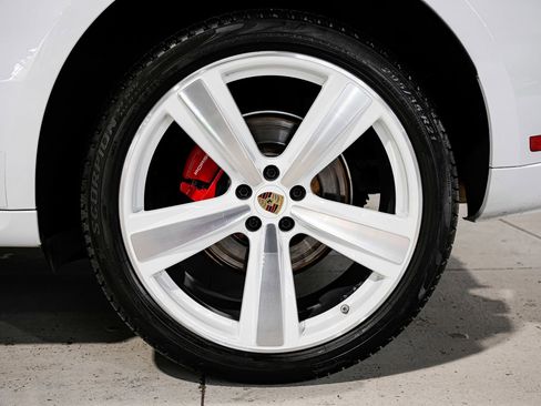 Used 2023 Porsche Macan S AWD/4WD image 52