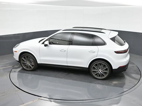 Certified 2023 Porsche Cayenne Platinum Edition AWD/4WD image 27