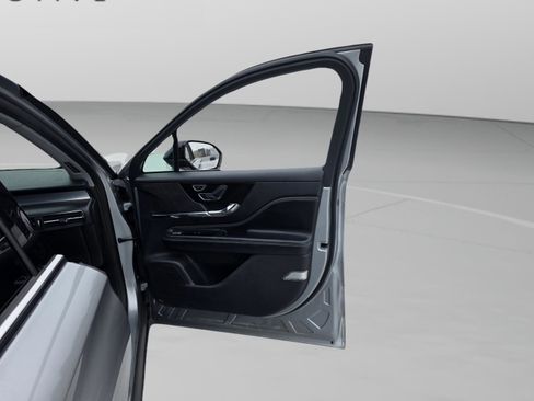 Used 2022 Lincoln Corsair FWD w/ Premium Package image 31