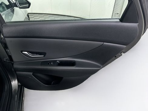 Used 2025 Hyundai Elantra SEL image 30