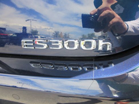 Used 2025 Lexus ES 300h w/ Premium Package FWD image 8