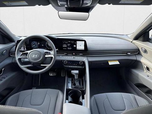 New 2025 Hyundai Elantra SEL image 15