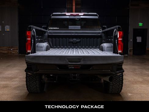 Used 2025 Chevrolet Silverado 2500 High Country w/ High Country Premium Package image 8