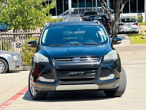 Used 2014 Ford Escape Titanium w/ Equipment Group 401A FWD image 2