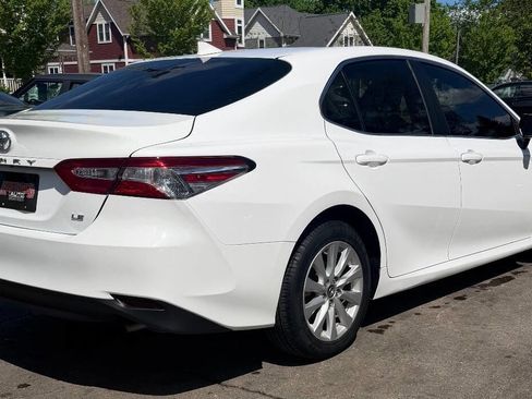 Used 2019 Toyota Camry LE FWD image 10