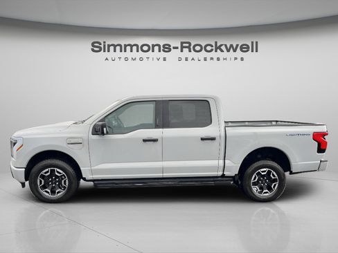 Used 2023 Ford F150 Lightning XLT image 4