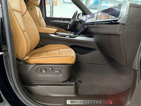 Certified 2026 Cadillac Escalade Luxury w/ Touring Package AWD/4WD image 29