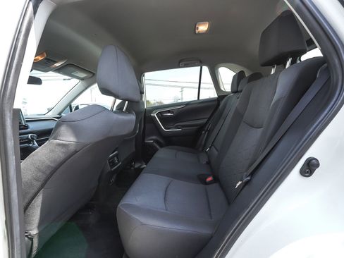 Used 2020 Toyota RAV4 XLE FWD image 31