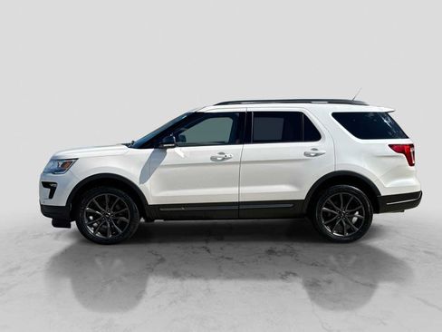 Used 2018 Ford Explorer XLT w/ Equipment Group 202A AWD/4WD image 3