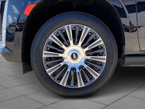 Used 2022 Cadillac Escalade Premium Luxury Platinum image 11