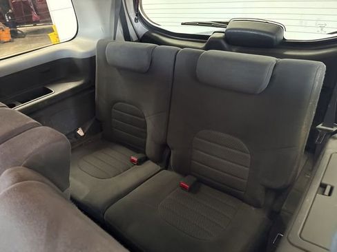 Used 2010 Nissan Pathfinder SE image 21