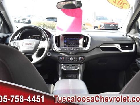 Used 2024 GMC Terrain SLE w/ Driver Convenience Package image 3