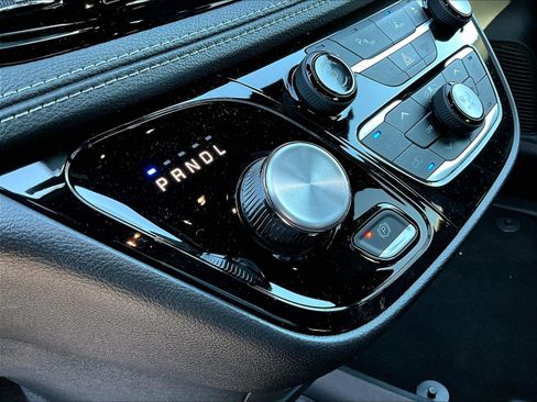 New 2027 Chrysler Pacifica Select AWD/4WD image 12