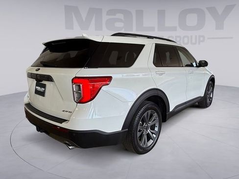 Used 2022 Ford Explorer XLT w/ Equipment Group 202A image 5