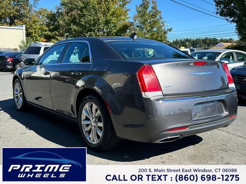 Used 2017 Chrysler 300 Limited w/ Value Package image 5