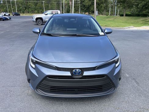 Used 2025 Toyota Corolla LE FWD image 8