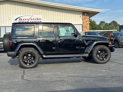 Used 2022 Jeep Wrangler Unlimited Sahara AWD/4WD image 4