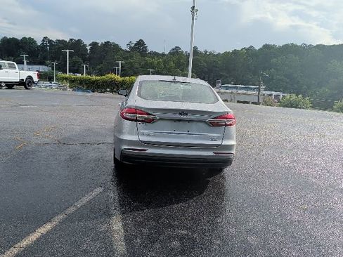 Used 2020 Ford Fusion SE FWD image 4