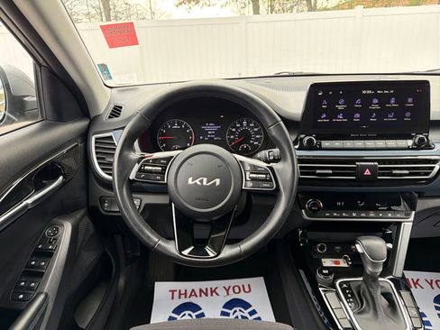 Used 2023 Kia Seltos S w/ Navigation Package image 23