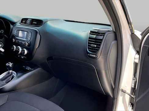 Used 2016 Kia Soul w/ Convenience Package FWD image 17
