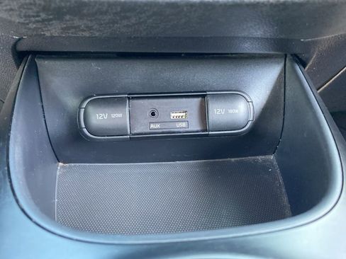 Used 2016 Kia Soul + image 25