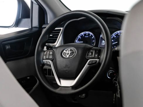 Used 2019 Toyota Highlander LE image 13