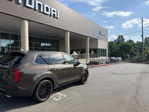 Used 2021 Kia Telluride SX w/ SX Prestige Package AWD/4WD image 3