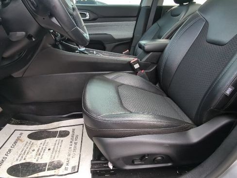 Used 2022 Jeep Compass Latitude w/ Sun and Sound Group AWD/4WD image 22
