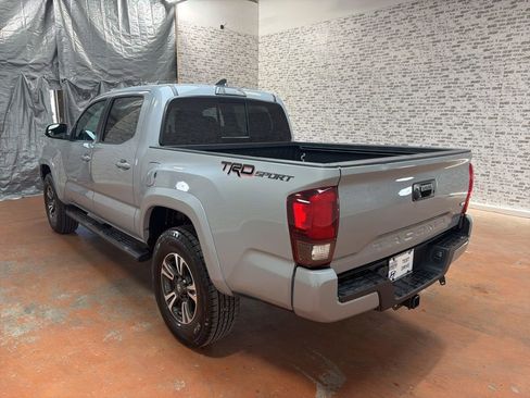 Used 2019 Toyota Tacoma TRD Sport image 5