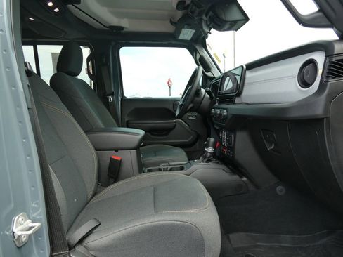 Used 2024 Jeep Gladiator Sport AWD/4WD image 14