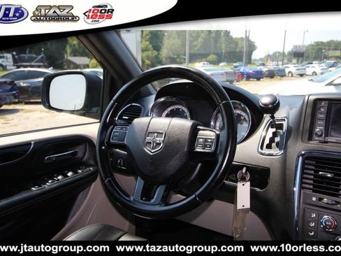 Used 2020 Dodge Grand Caravan SXT FWD image 18