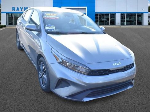 Used 2023 Kia Forte LXS image 9